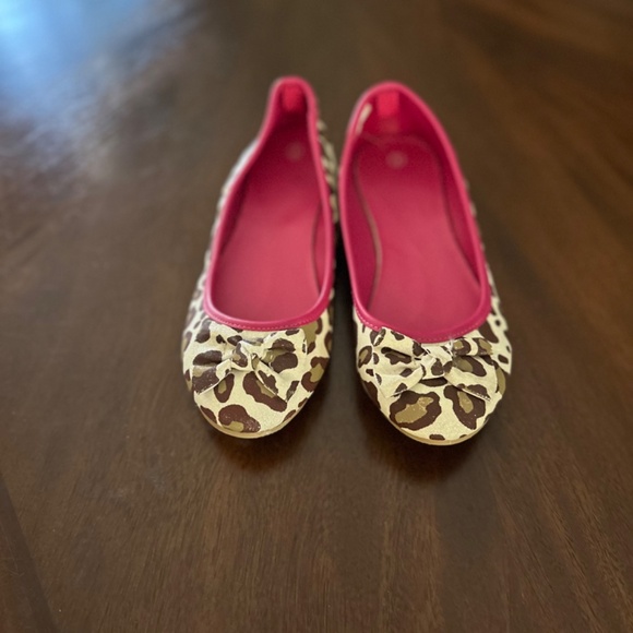 Girls, leopard pattern flat shoe, size 3 - Picture 3 of 4